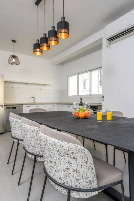 New Gordon Beach - Stylish 3BR Near the Sea view 4