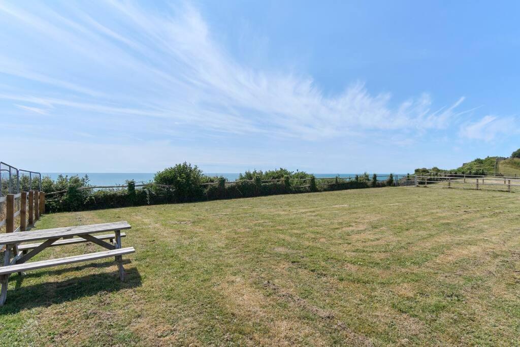 The Penthouse In Bonchurch By Greenstay Serviced Accommodation - Stunning 3 Bed Apt With Sea Views & Parking - Perfect for Families, Small Groups & Busines, photo 13