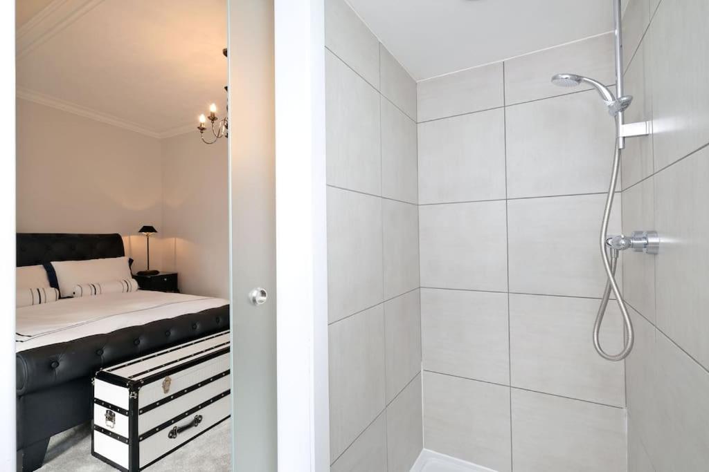 Luxury West End Apartment view 4