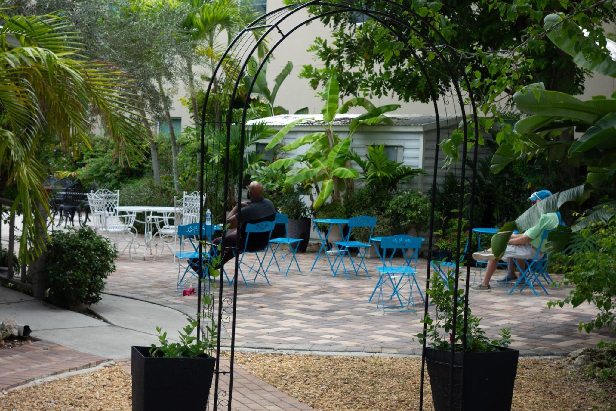Manatee Palms - Property Image 3