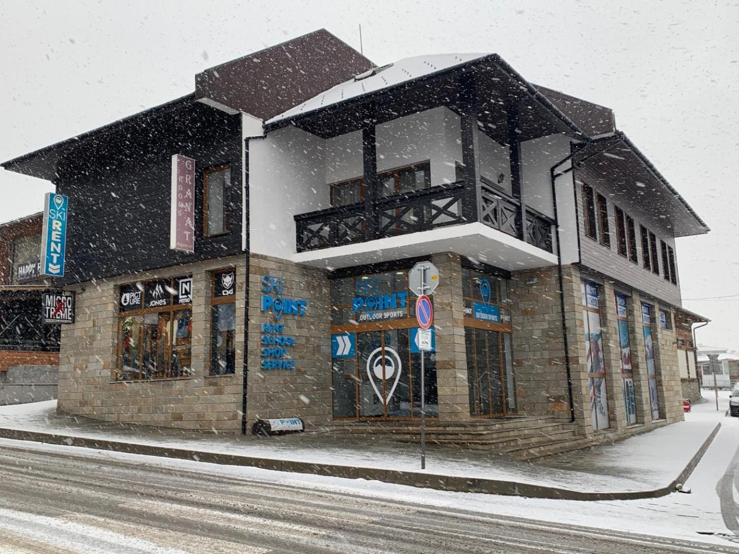Granat Gondola Apartments next to Ski Lift