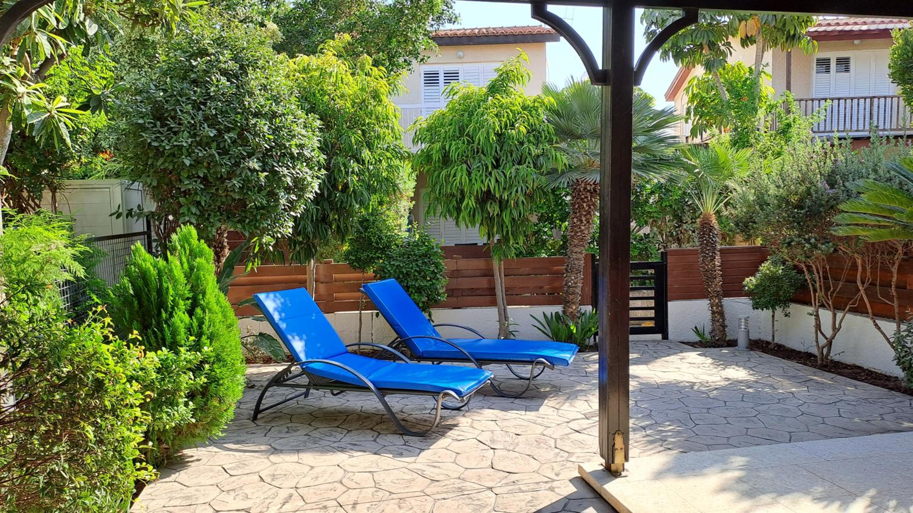 Manors Seaside 2BR House 100m from the Beach & Free Parking