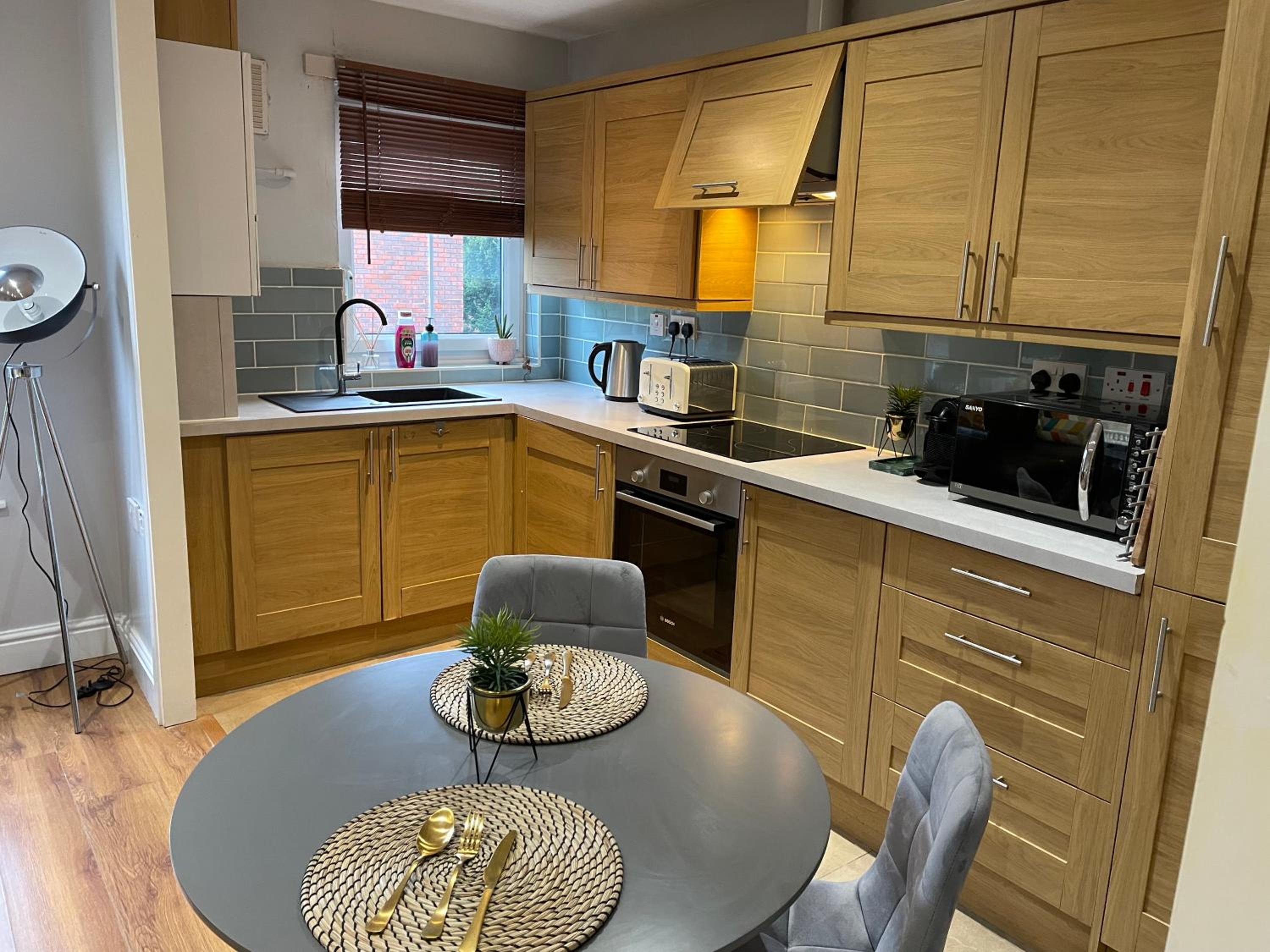 2 Bedroom Apartment Chiswick Park Tube Station