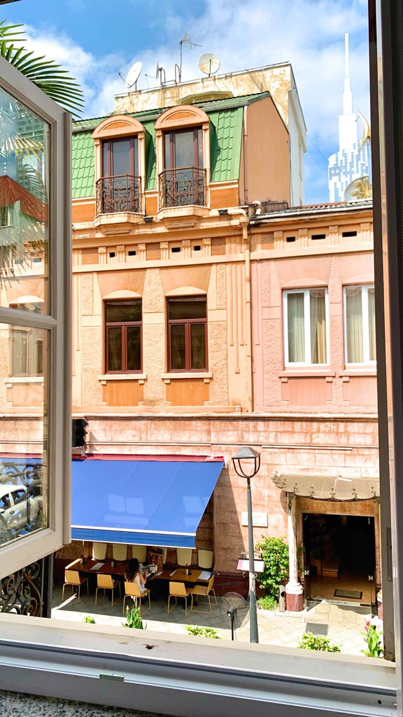 Quiet and tidy flat in old city view 2