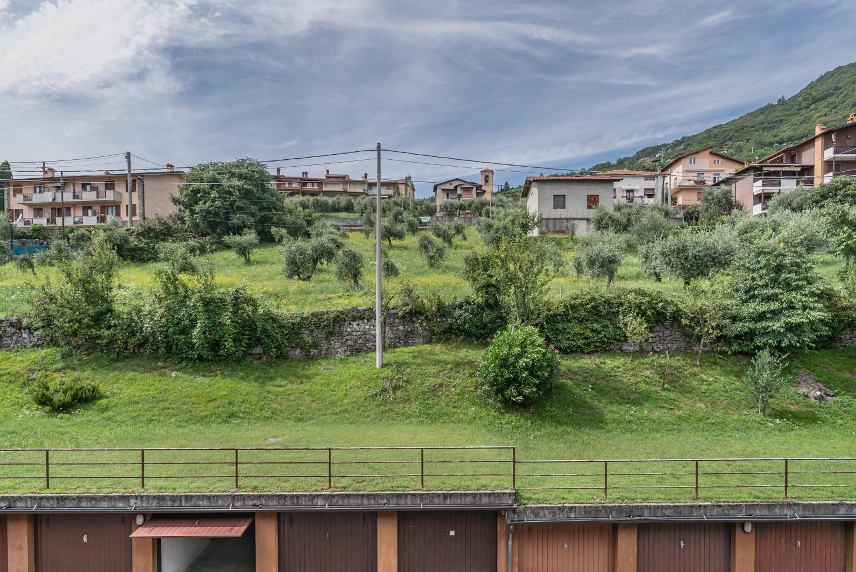 HOST4U - SOLE e LAGO Apartment with Beautiful View on Iseo Lake