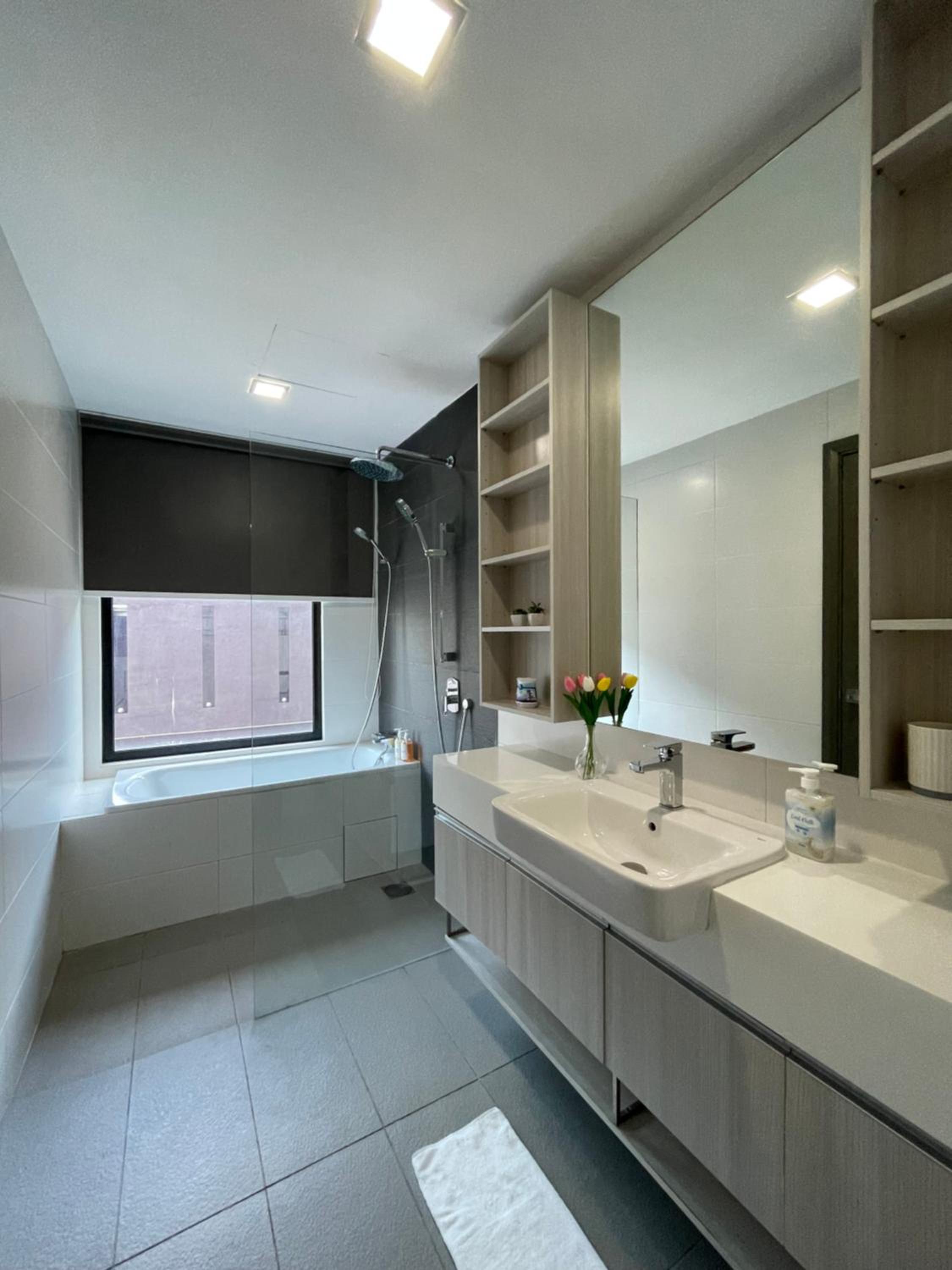 Luxe Suasana with Hot Tub by YoHome Homestay