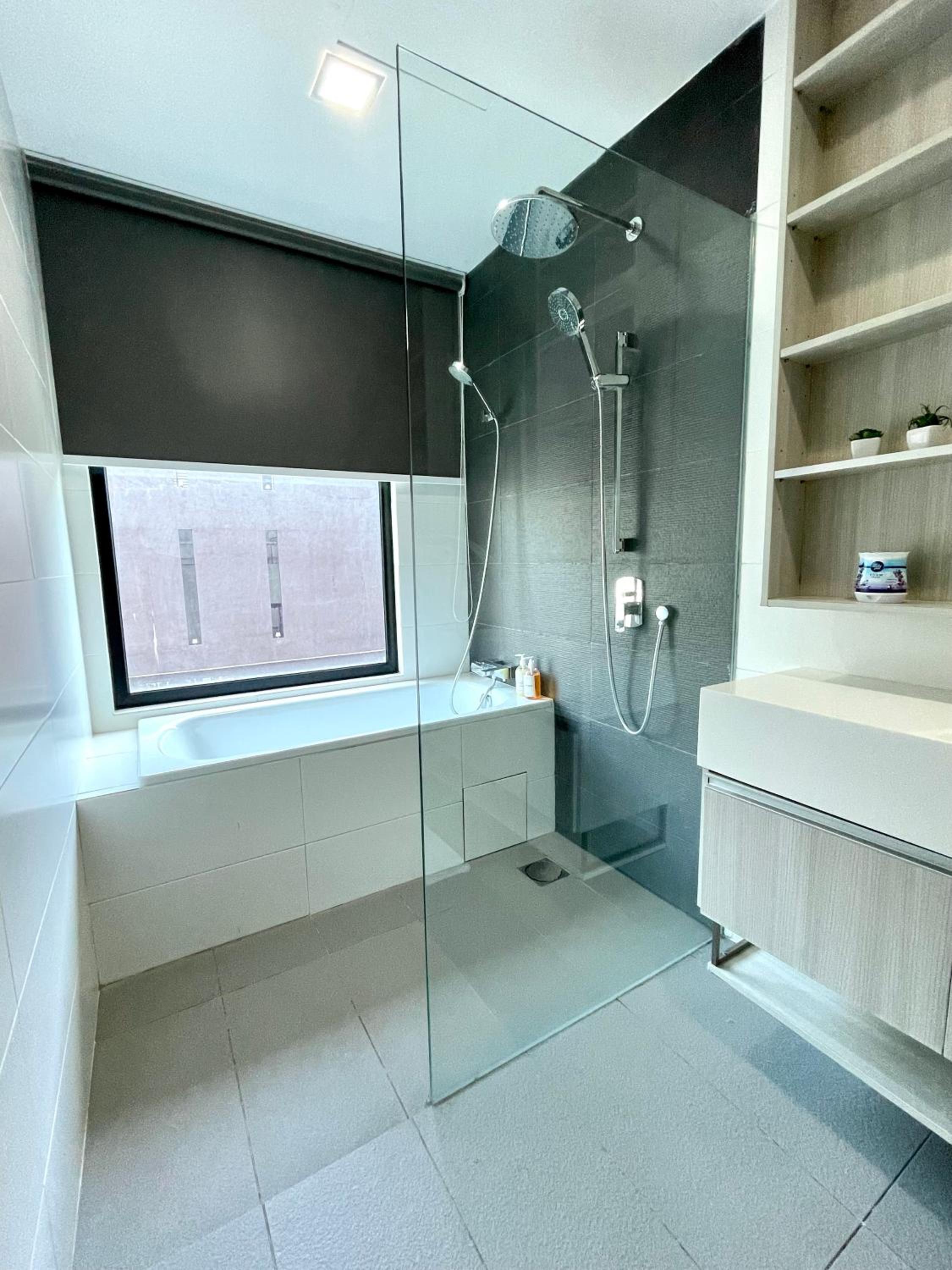 Luxe Suasana with Hot Tub by YoHome Homestay