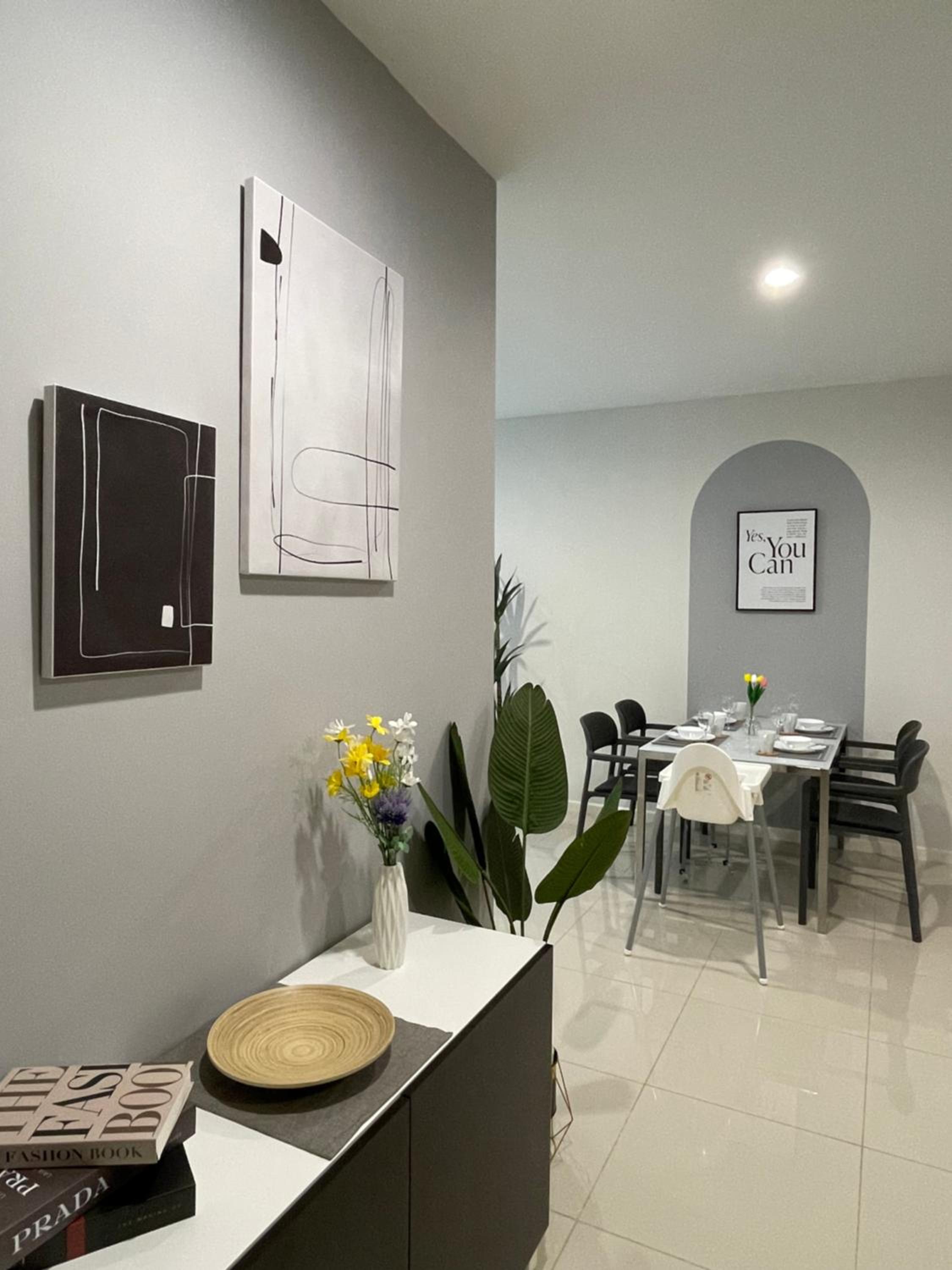 Luxe Suasana with Hot Tub by YoHome Homestay