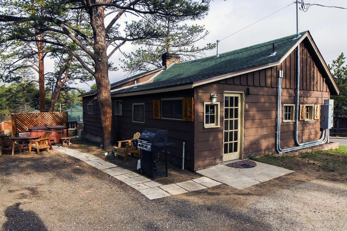Triple R Cottages- 8 cabin - Property Image 1
