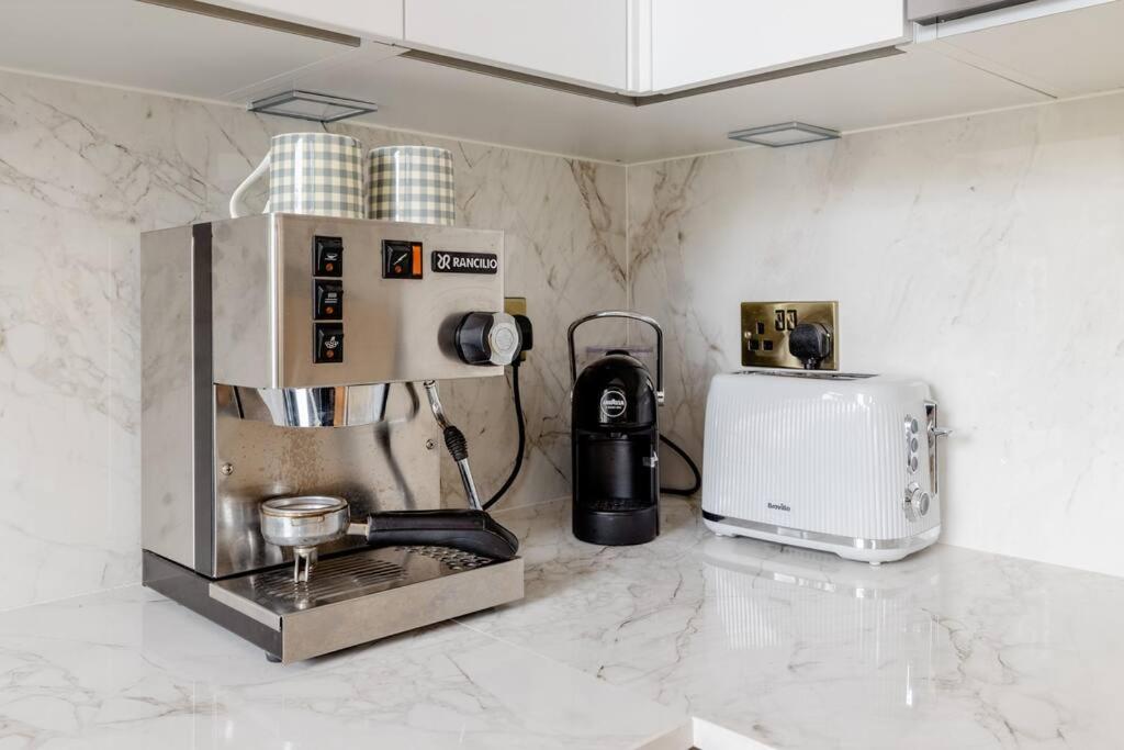 Luxury flat on Fulham/Chelsea border