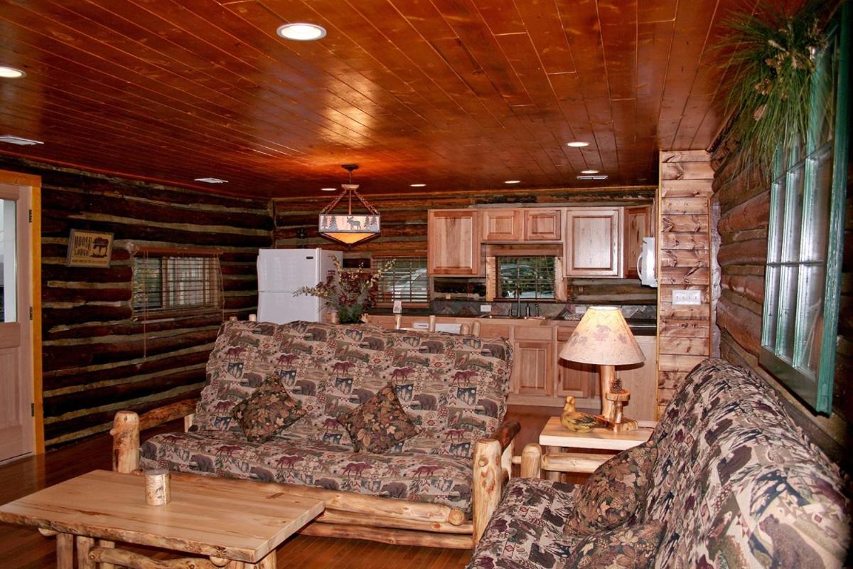 Triple R Cottages- 8 cabin - Property Image 5