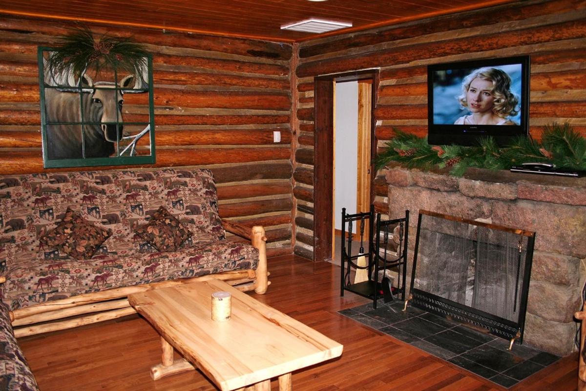 Triple R Cottages- 8 cabin - Property Image 6