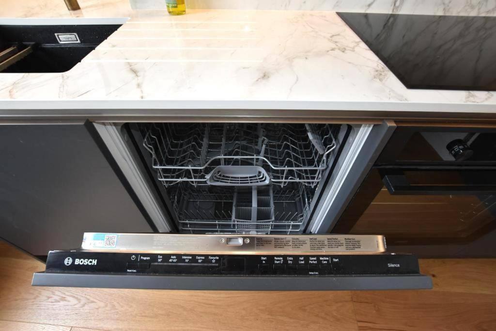 Luxury flat on Fulham/Chelsea border