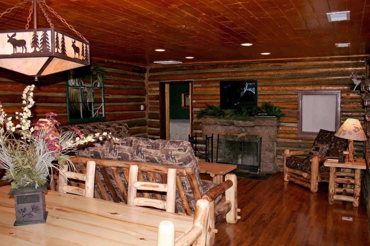 Triple R Cottages- 8 cabin - Property Image 7
