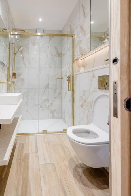 Luxury flat on Fulham/Chelsea border