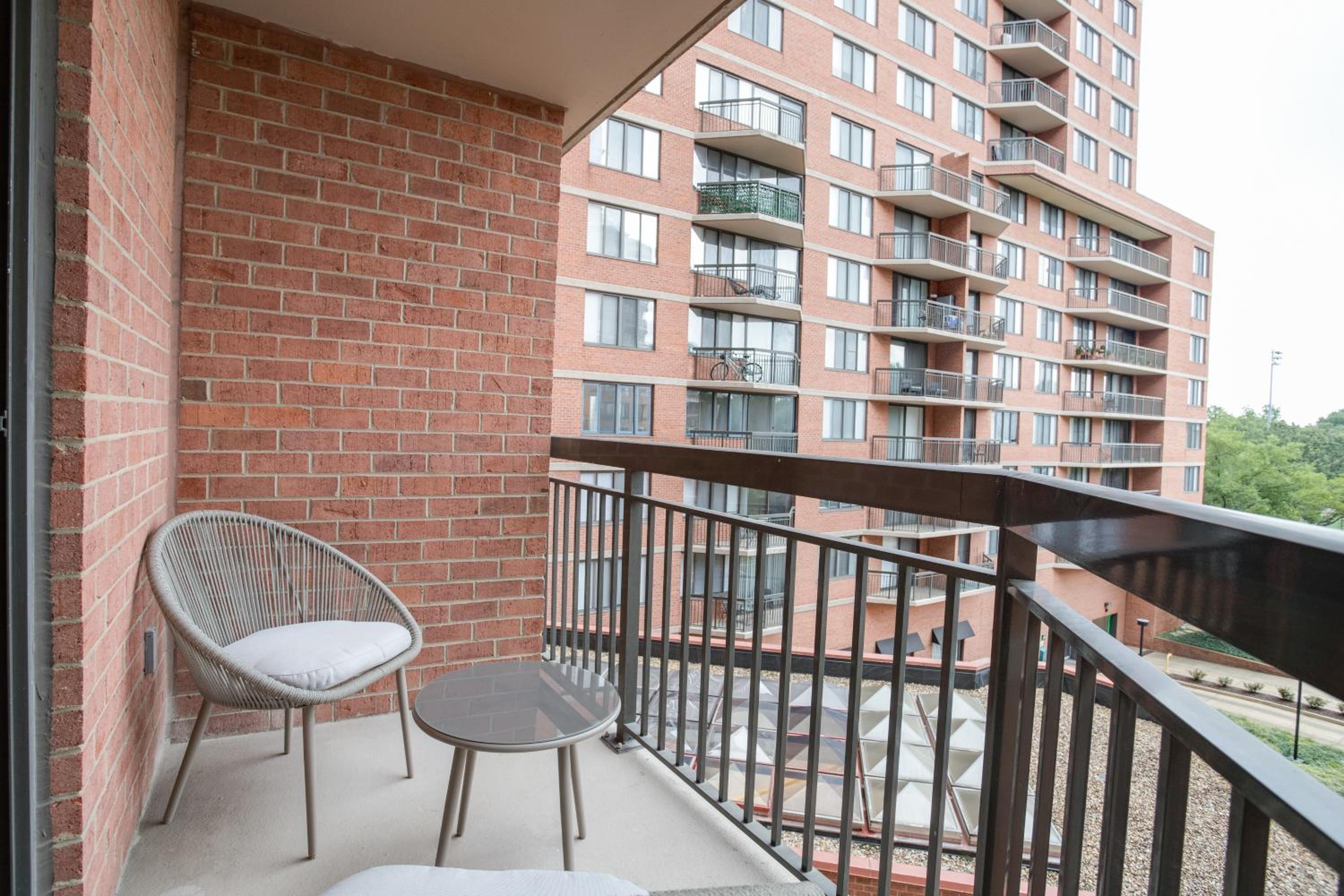 Modern & Charming Apt With Rooftop @pentagon City