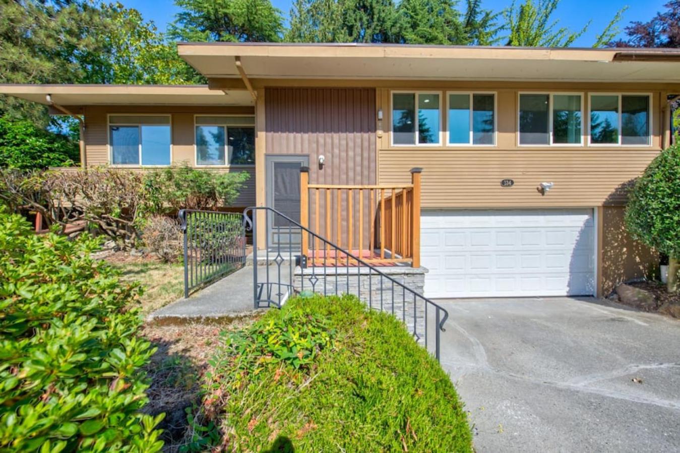 Stylish & Spacious Retreat in Downtown Bellevue view 5