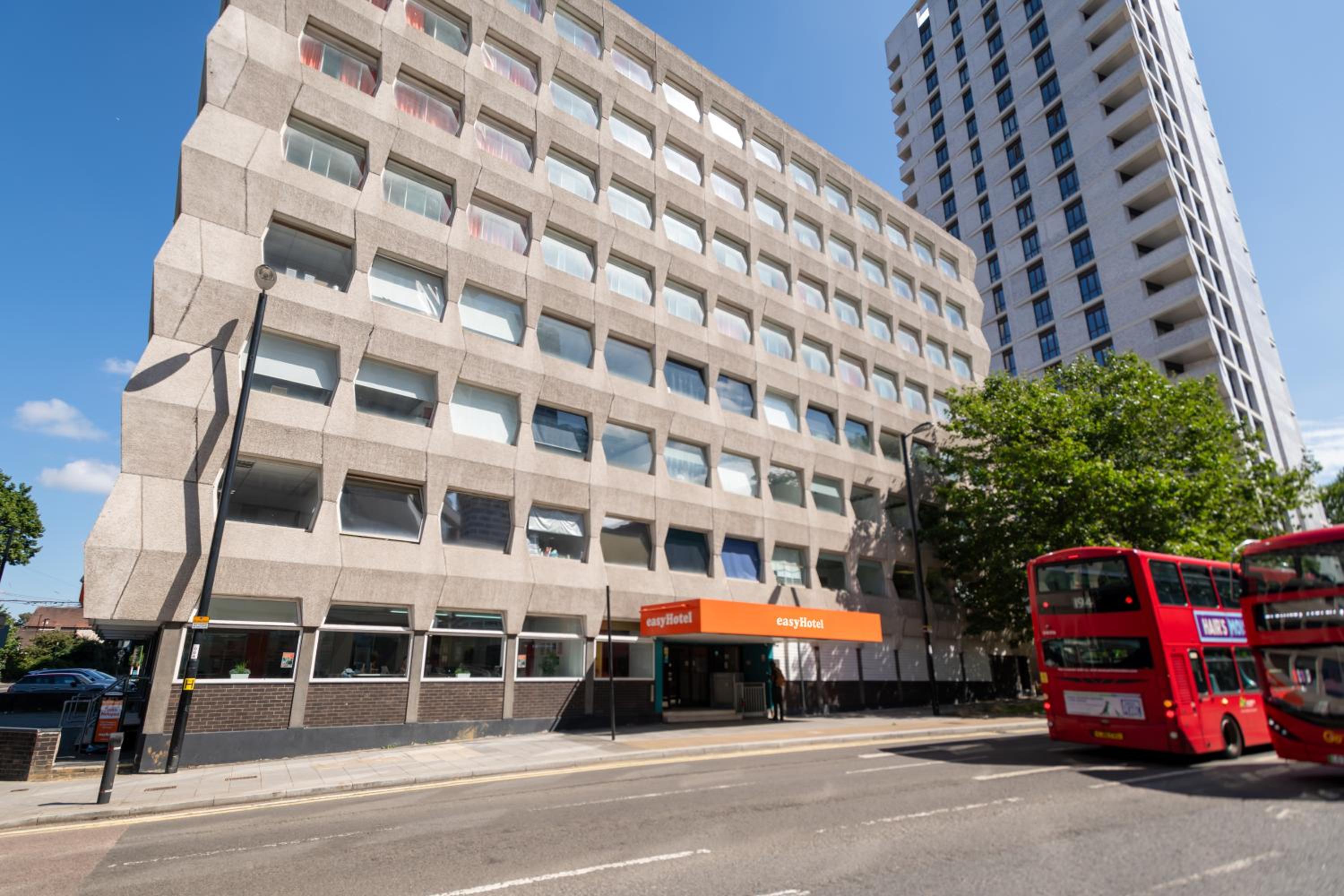 Croydon Vacations - easyHotel Croydon - Property Image 3