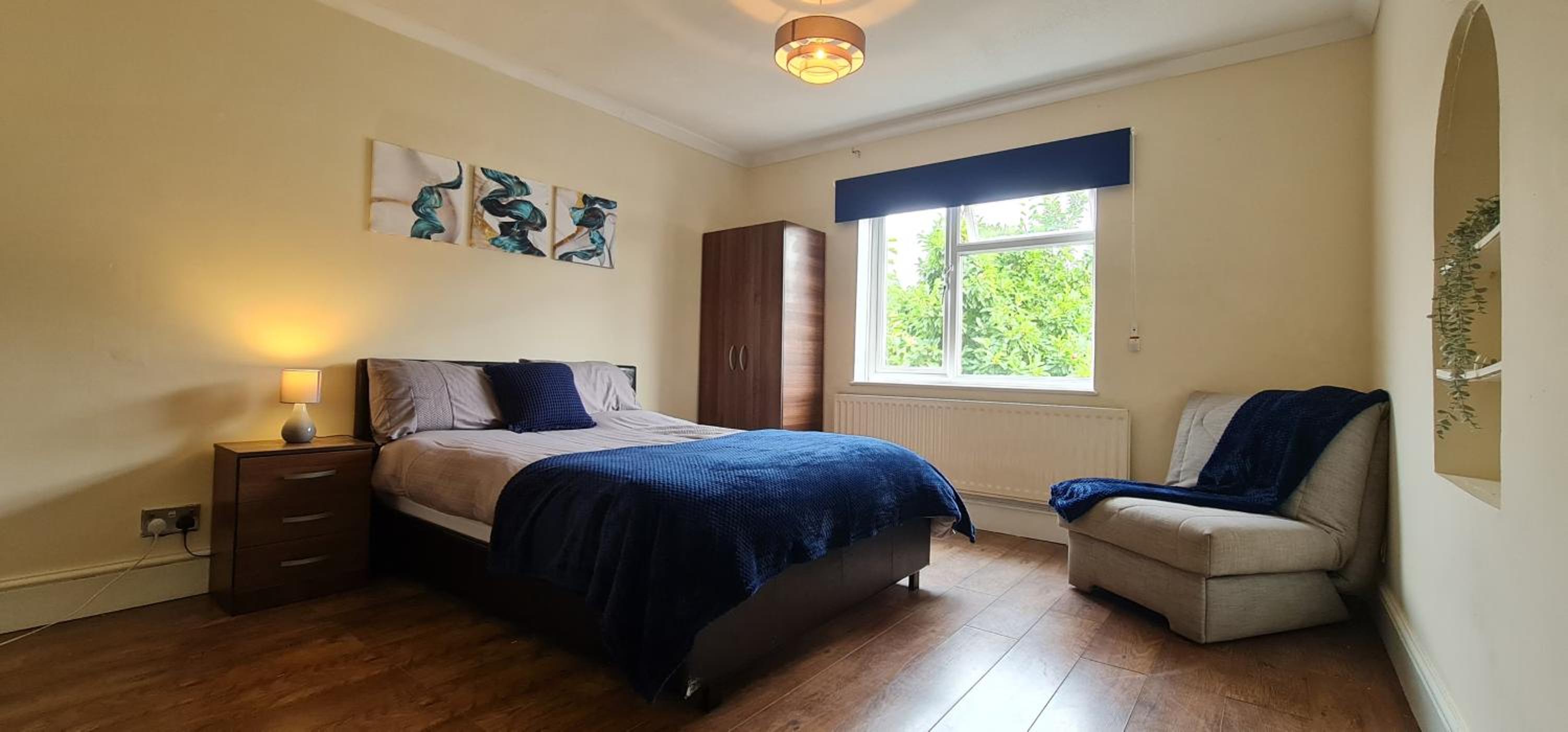 6 Bedroom Spacious villa, Free Parking view 2