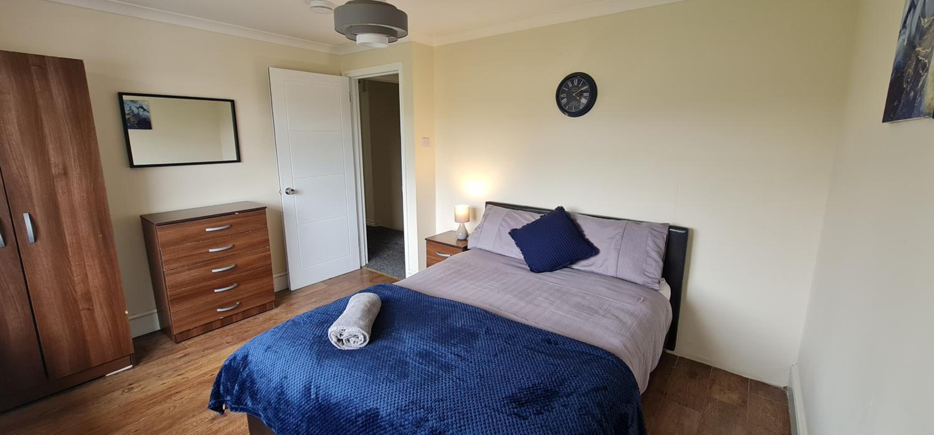 6 Bedroom Spacious villa, Free Parking view 5