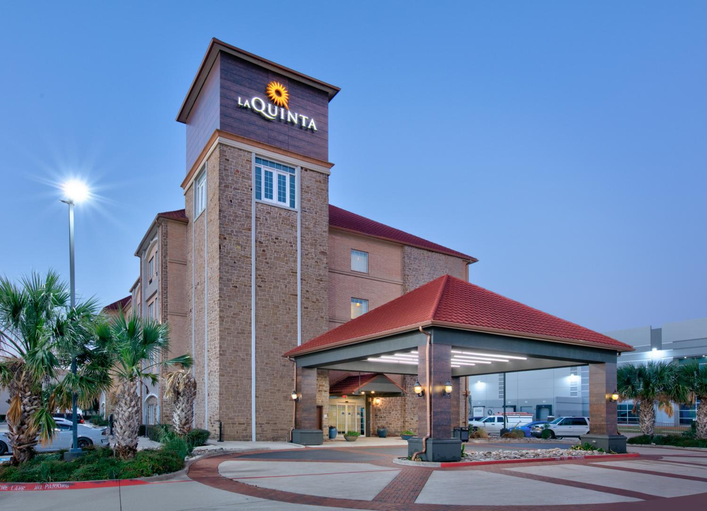 Hotel La Quinta Inn & Suites by Wyndham South Dallas - Hutchins - Image 1