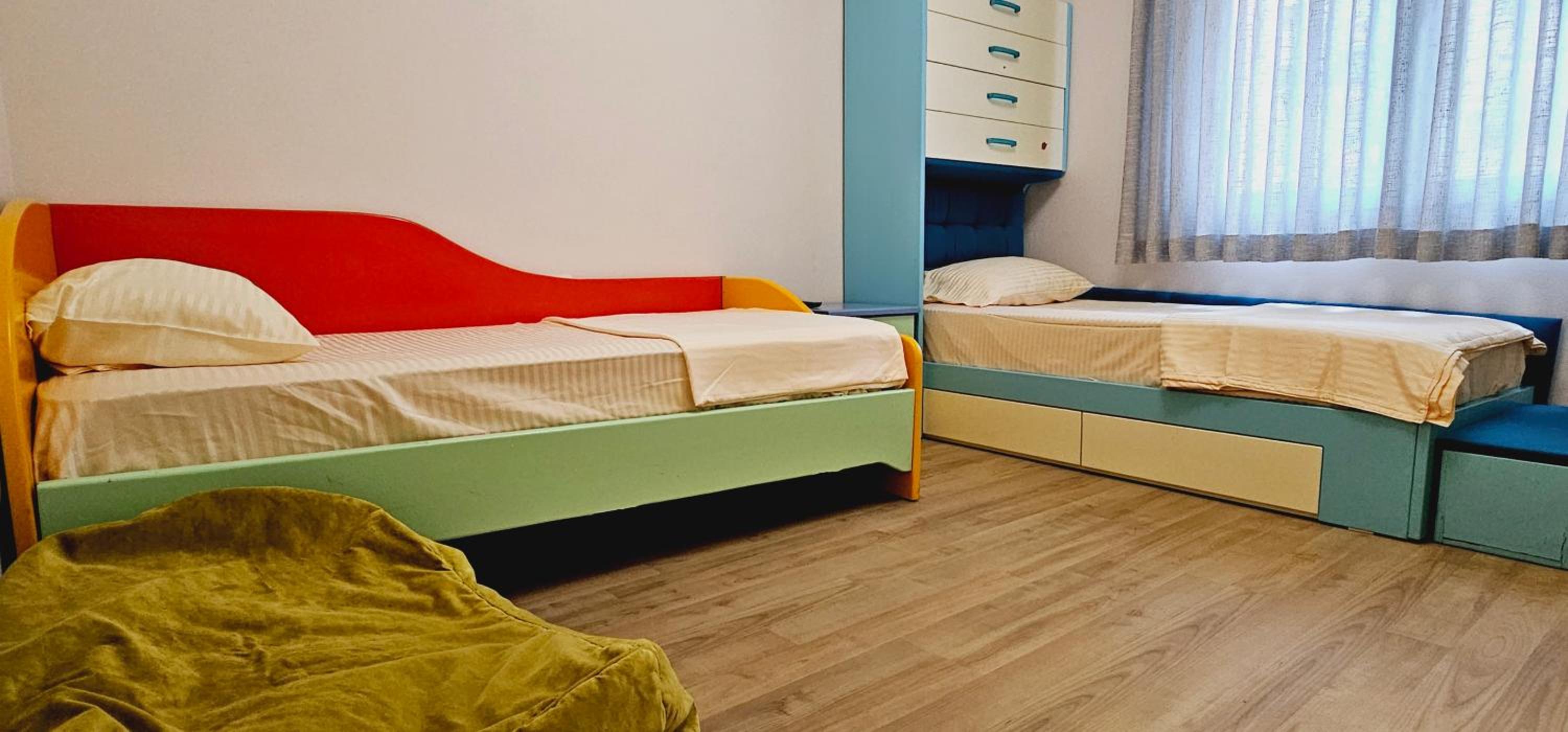 Discover Tirana from our 3-room apartment with free parking-Komuna e Parisit
