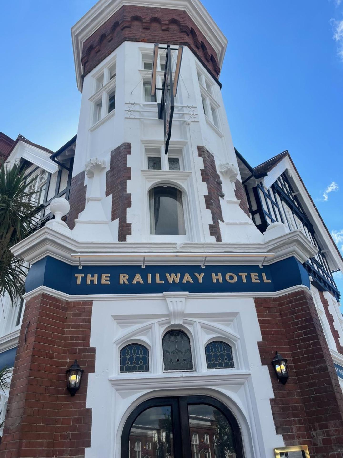 Worthing Vacations - The Railway Hotel Worthing - Property Image 1