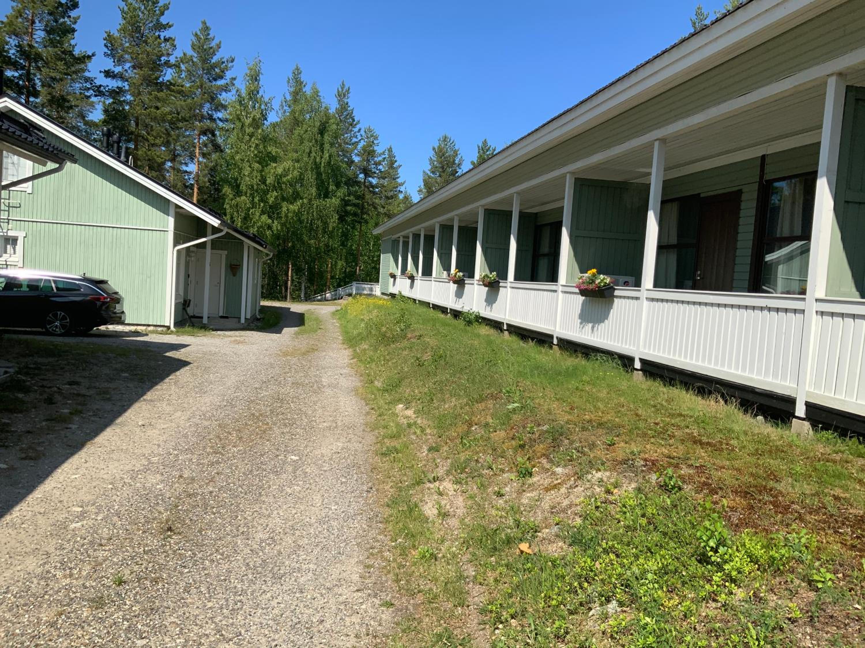 Saunaharju 5 järven rannalla