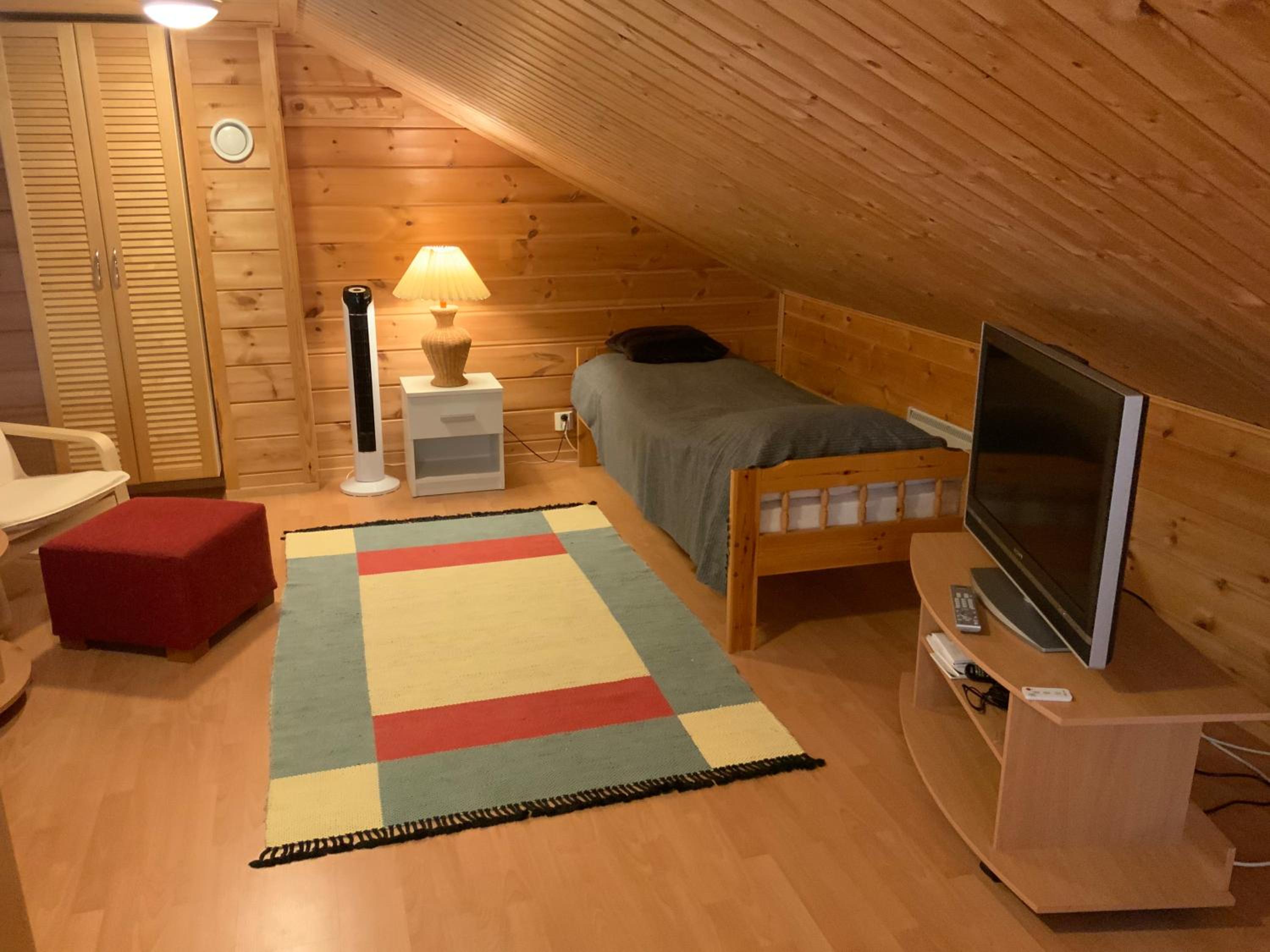 Saunaharju 5 järven rannalla