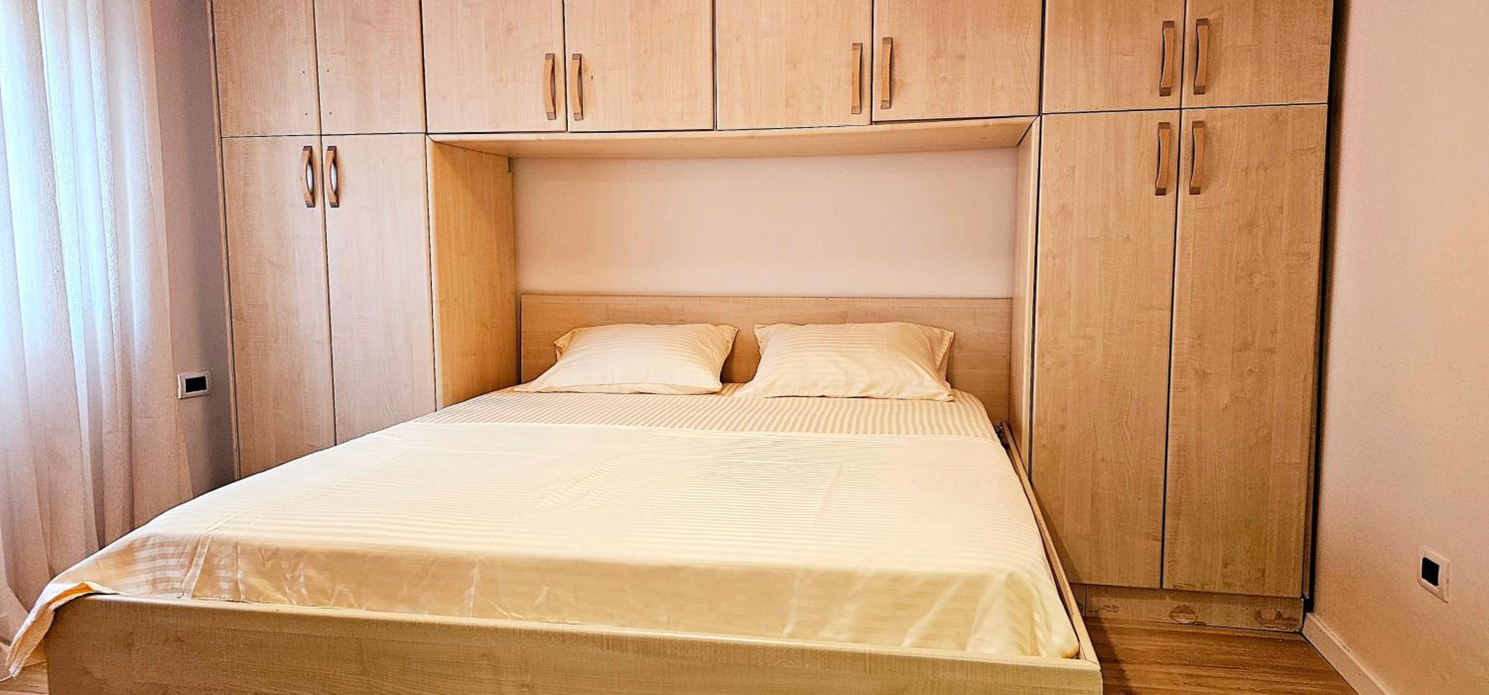 Discover Tirana from our 3-room apartment with free parking-Komuna e Parisit