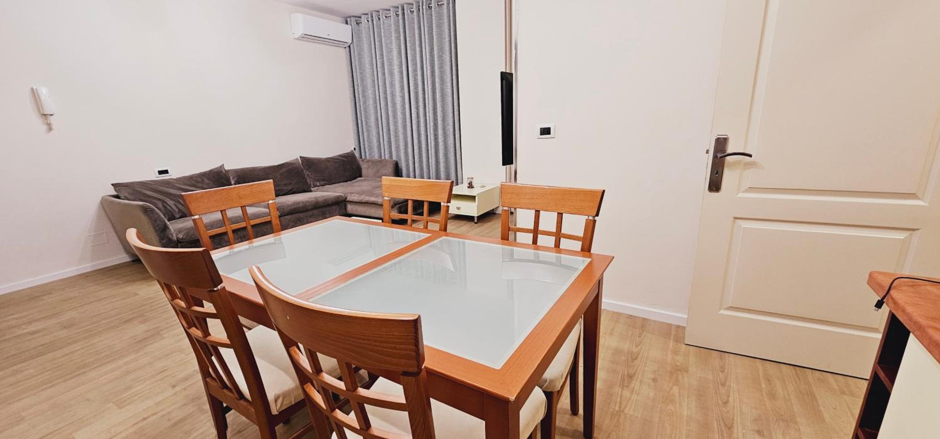 Discover Tirana from our 3-room apartment with free parking-Komuna e Parisit