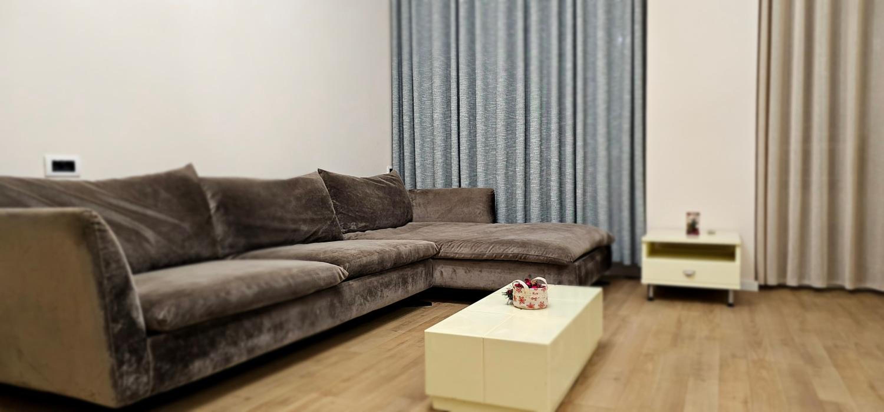 Discover Tirana from our 3-room apartment with free parking-Komuna e Parisit