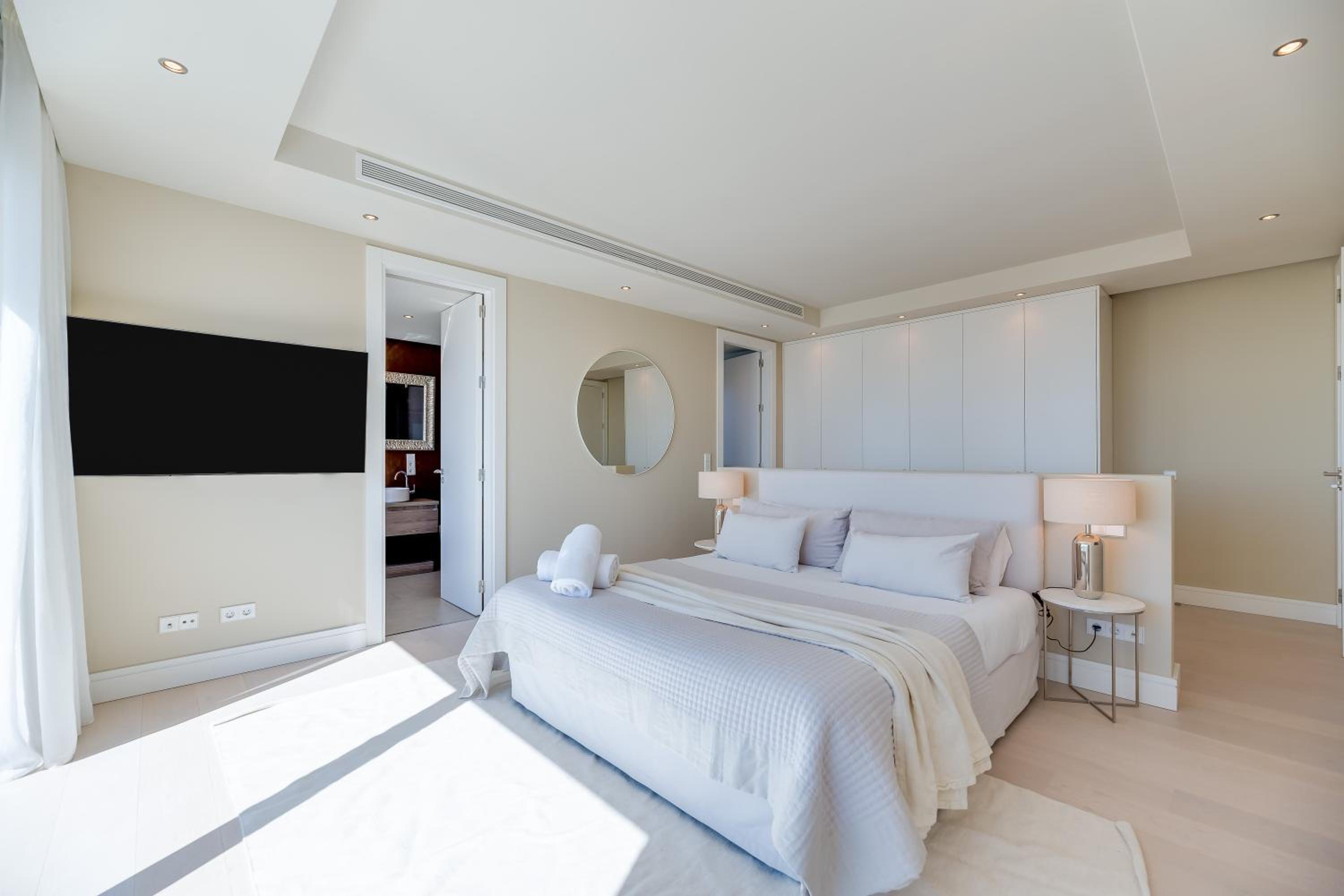 VACATION MARBELLA I Villa Paraiso The View, Infinity Heated Pool, Sea View, 24-7 security, Golf Courses view 4