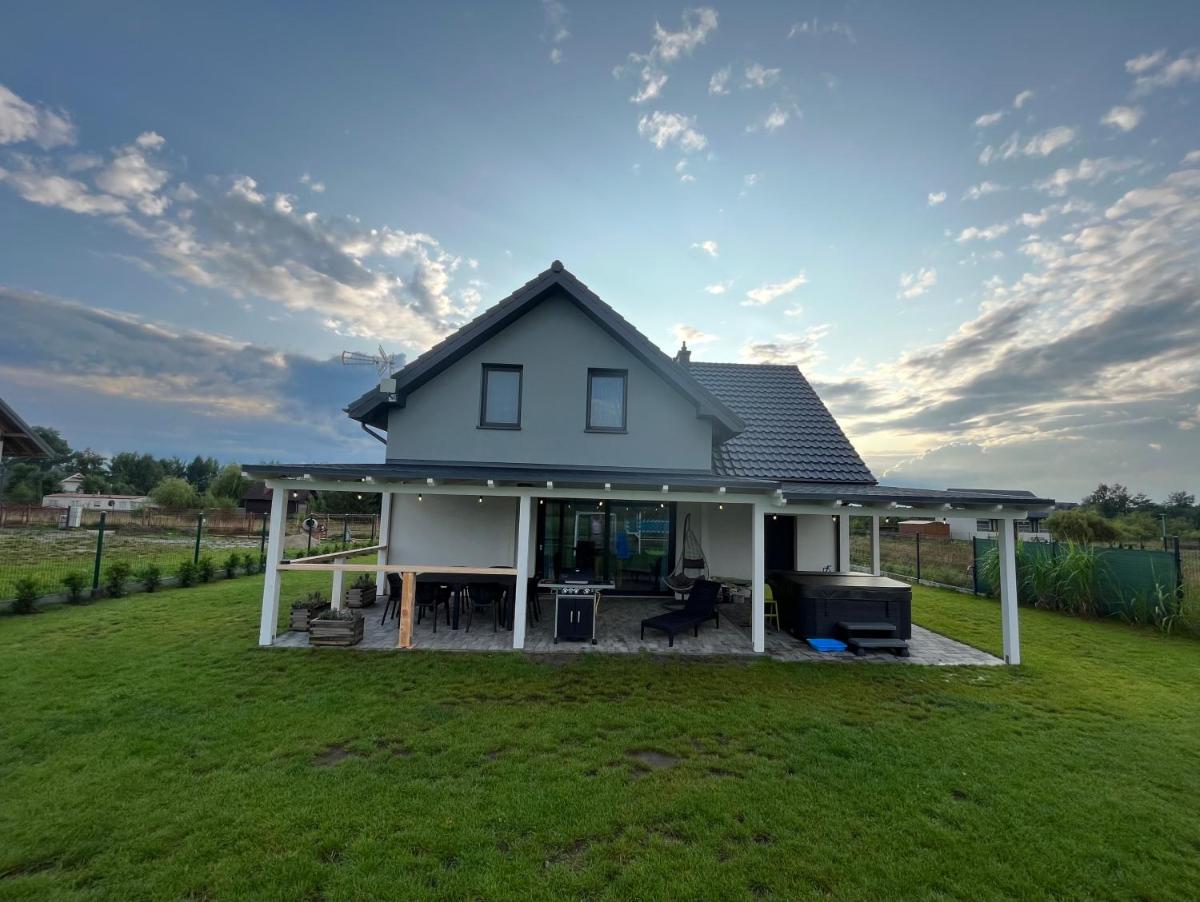 Hotel Dom z Jacuzzi Jastrzęba Góra Morze Przygód - Image 1