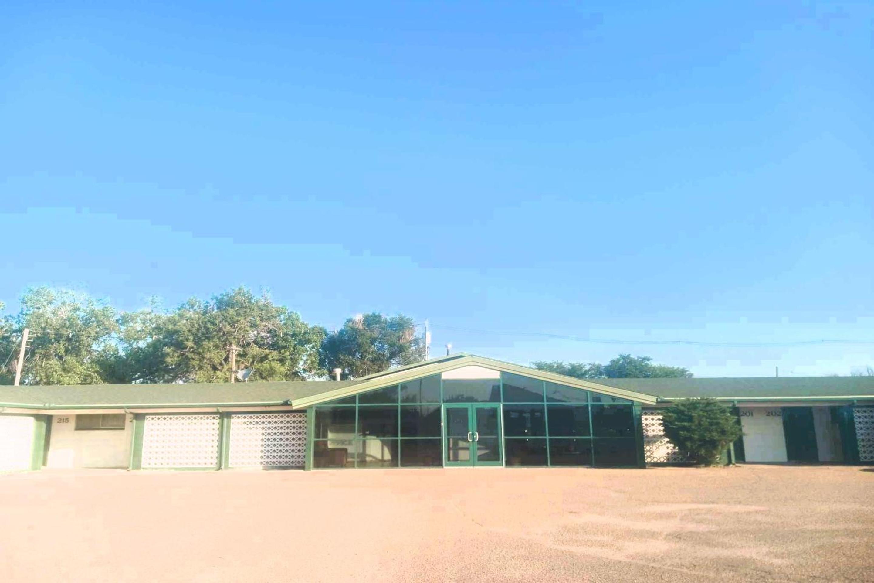 HomeTown Inn By OYO Lakin, KS - Property Image 2