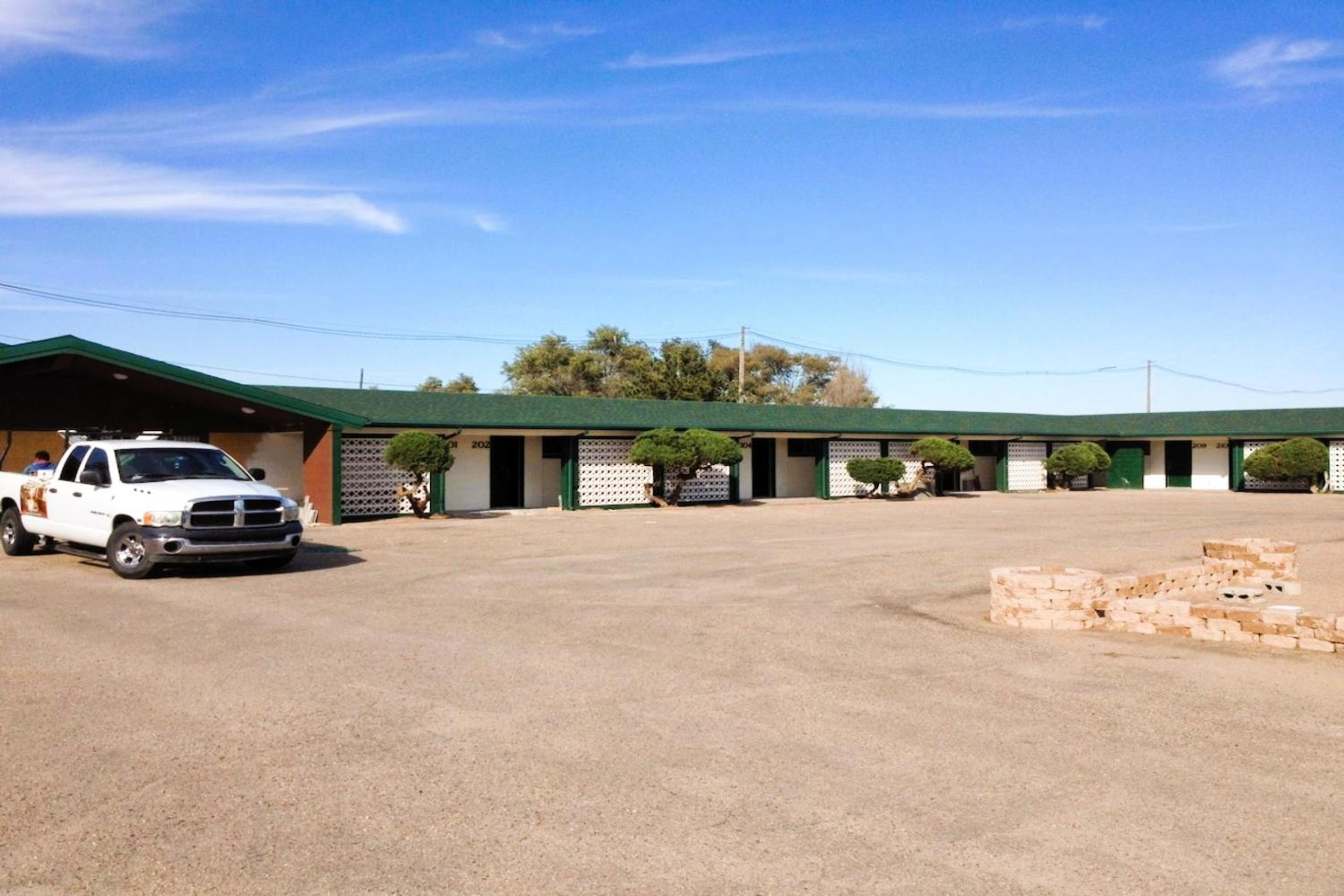 Miscellaneous Market Vacations - HomeTown Inn By OYO Lakin, KS - Property Image 1