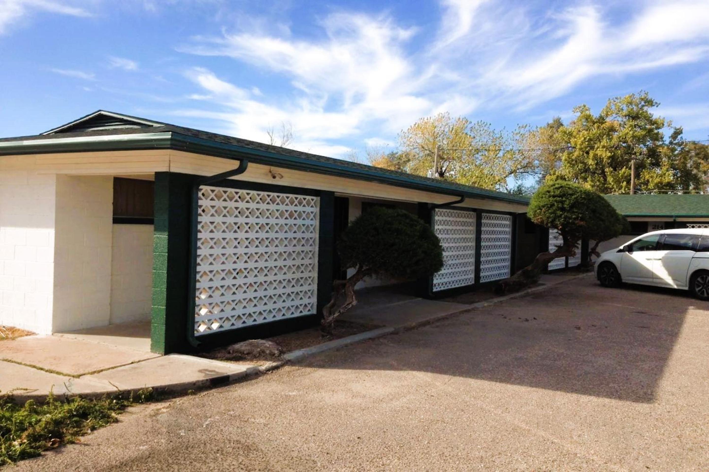 HomeTown Inn By OYO Lakin, KS - Property Image 3