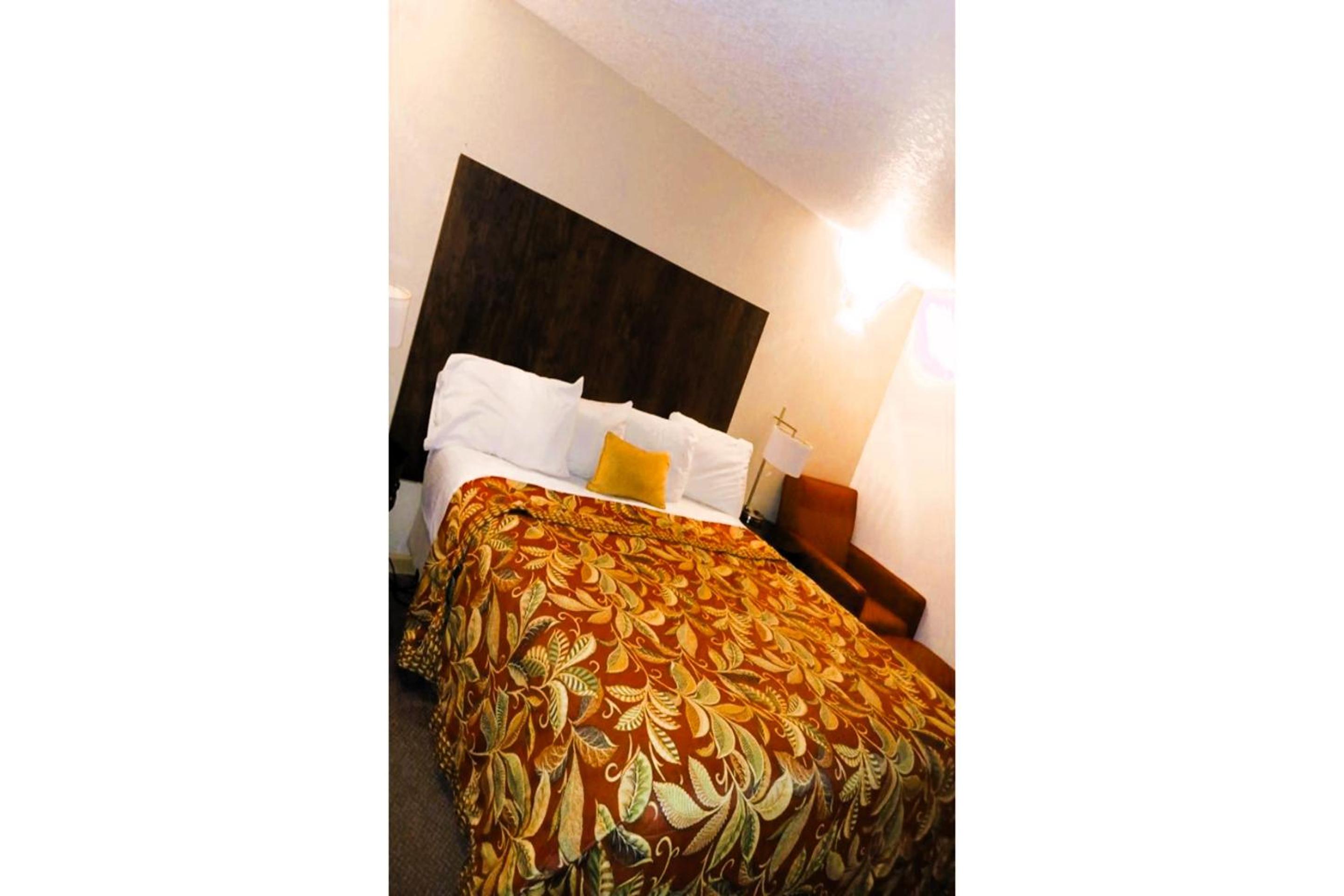 HomeTown Inn By OYO Lakin, KS - Property Image 6