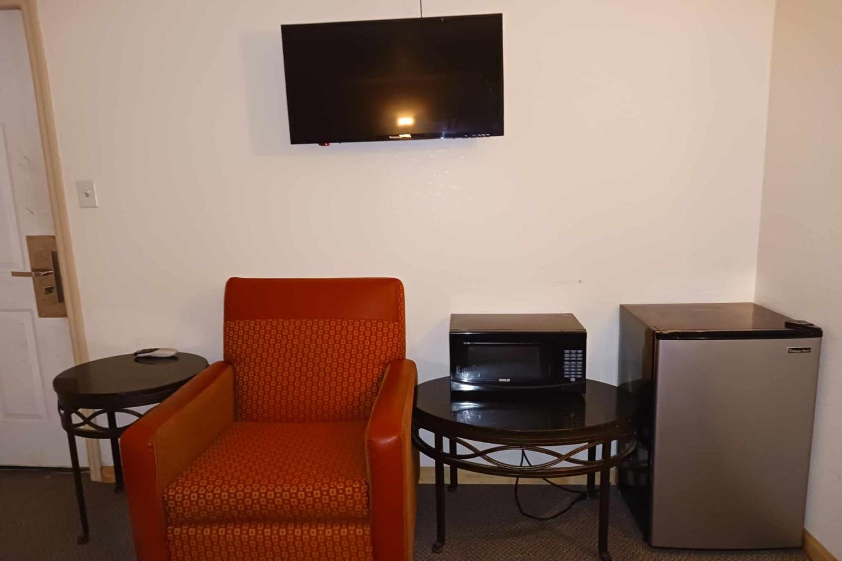 HomeTown Inn By OYO Lakin, KS - Property Image 16