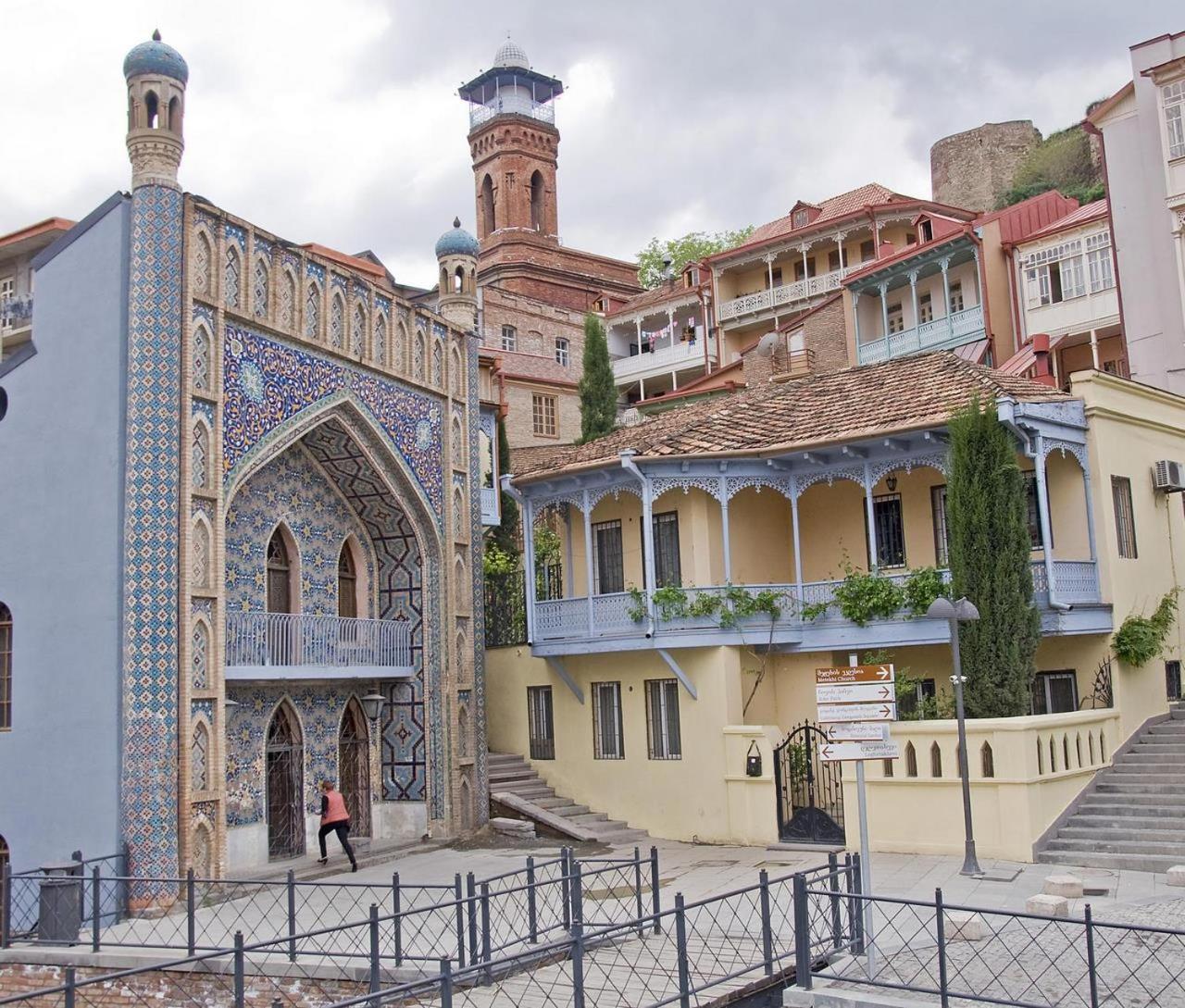 Old Town Italian Courtyard view 5