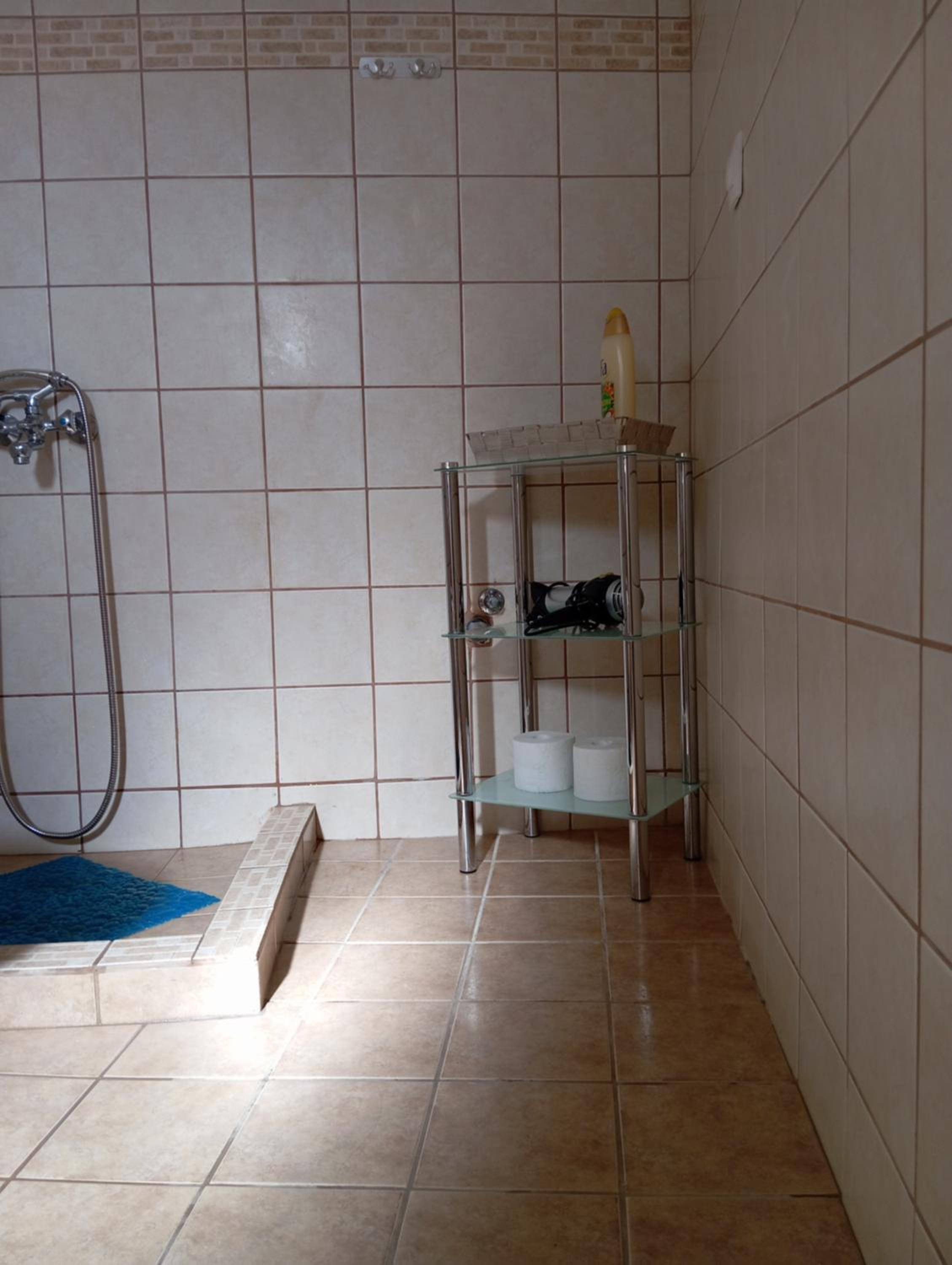 Photo 33