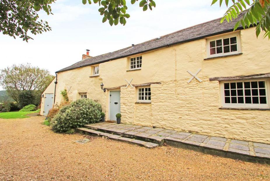 Meadowside Cottage, Characterful Grade 2 Listed Cottage near to Wadebridge and Padstow view 2