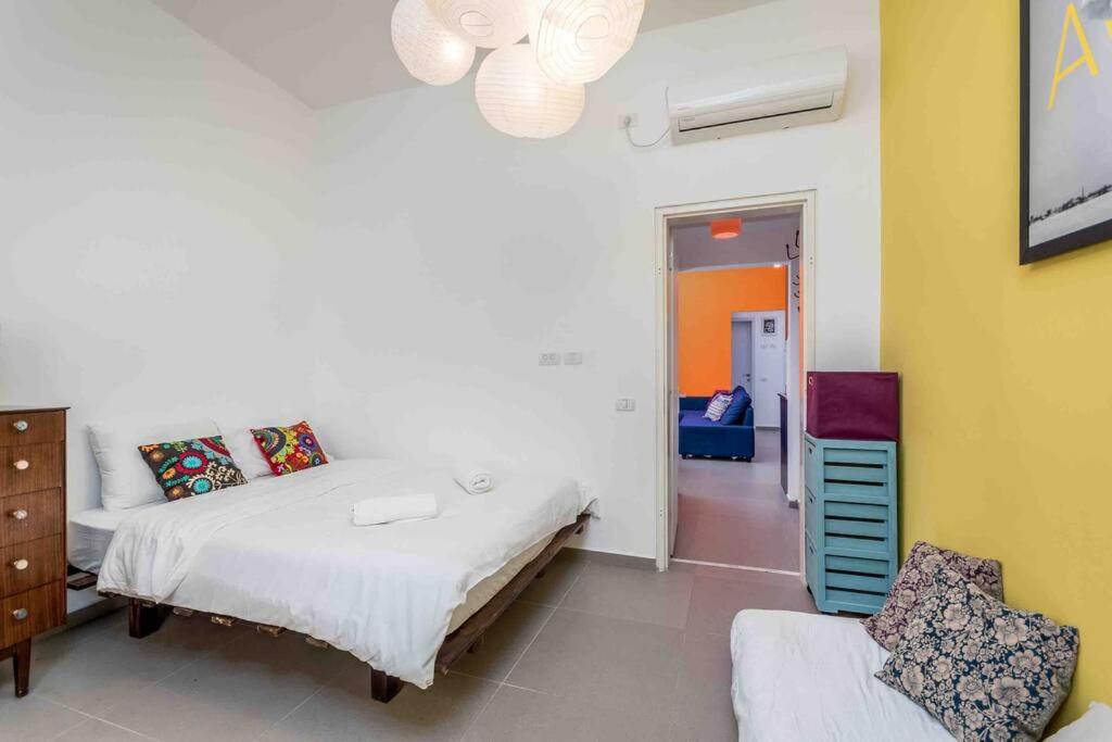 Modern and Color 2BR/2Bath by Carmel Souk view 2
