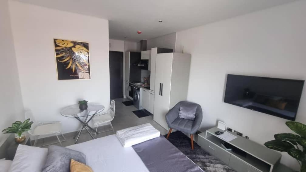 Homey studio apt @ The Signature