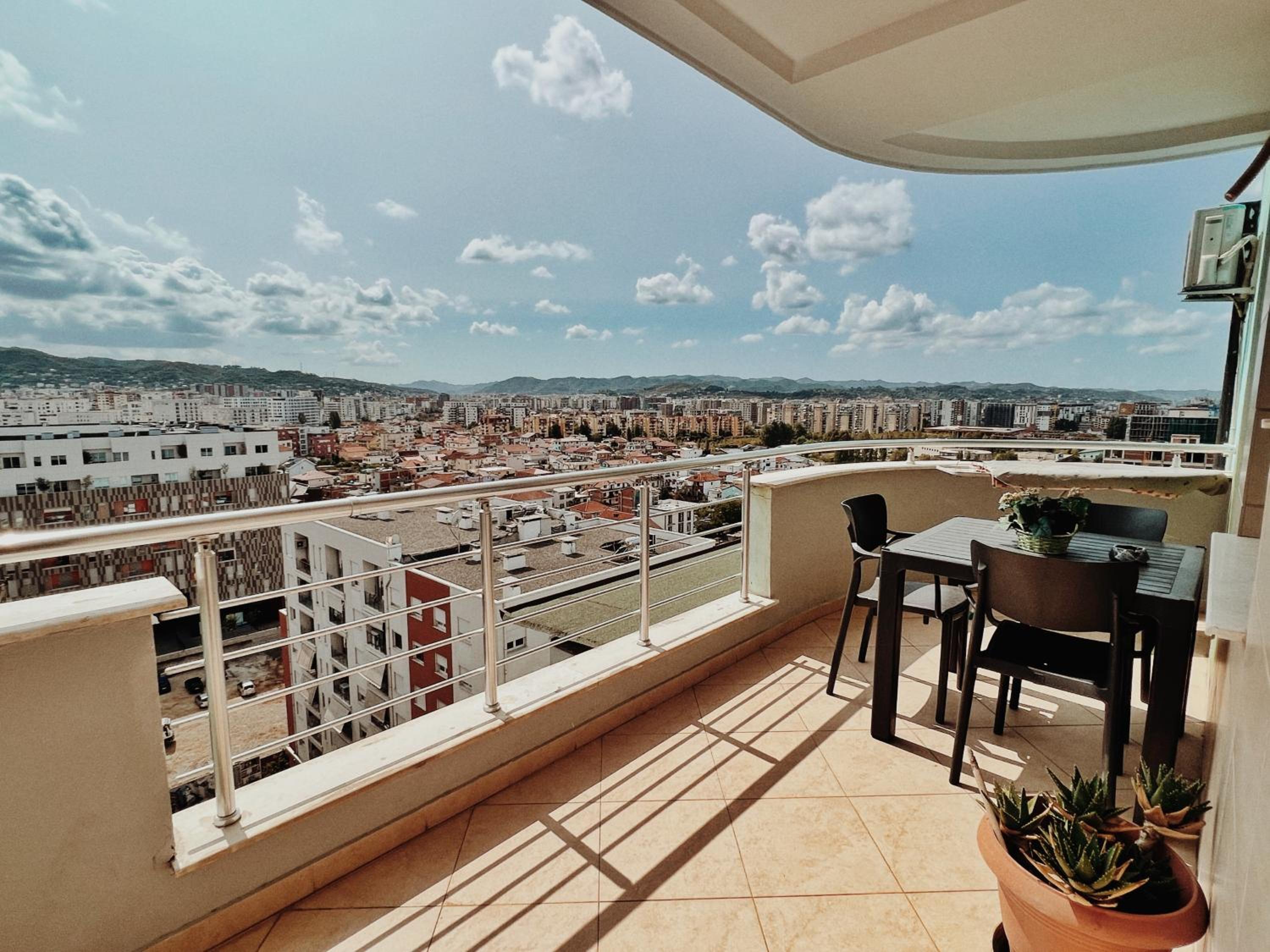 Cozy Rooftop Apartment - Your home, away from home!