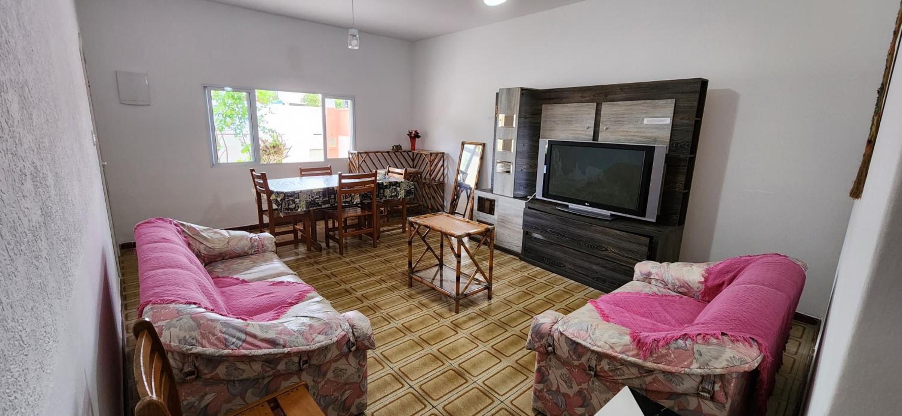 Casa em Caraguatatuba com piscina e churrasqueira