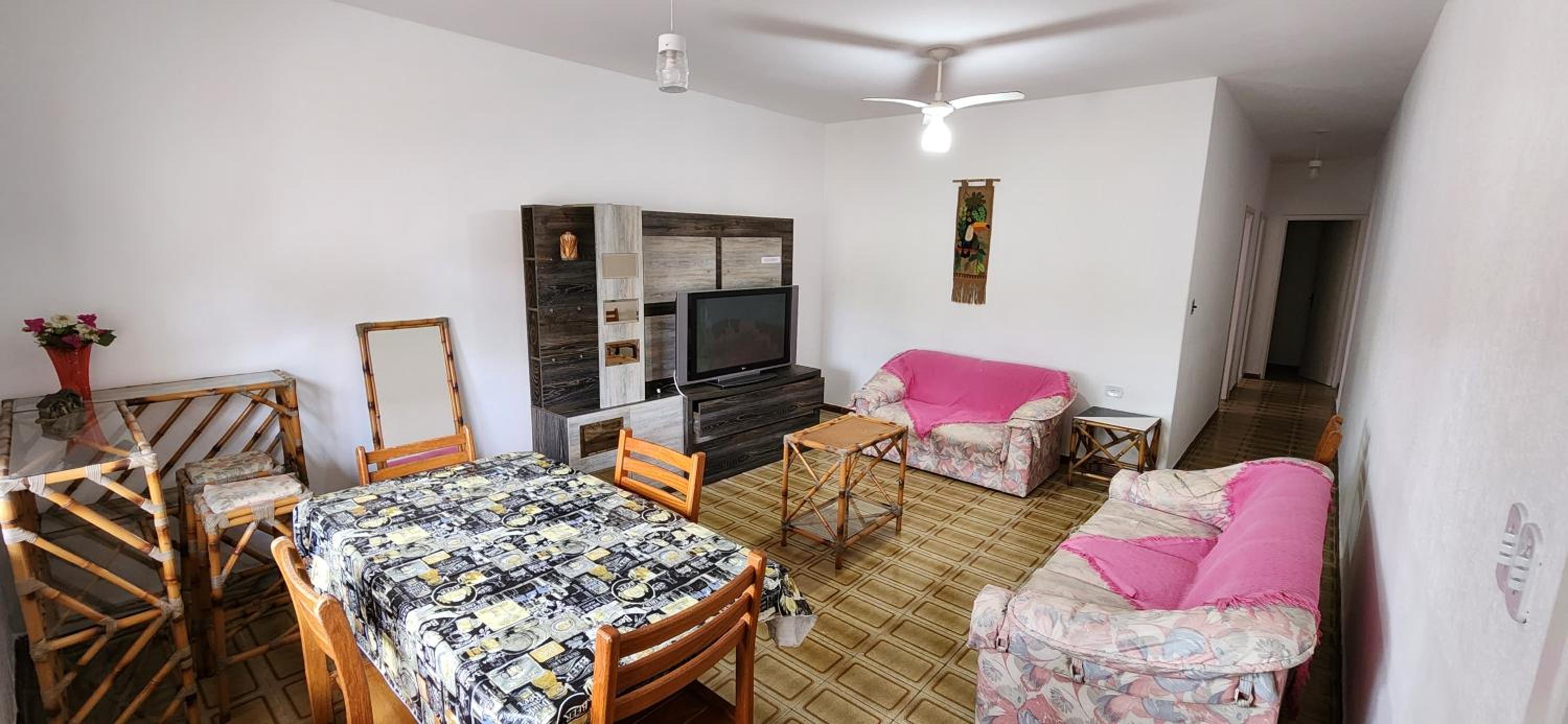Casa em Caraguatatuba com piscina e churrasqueira