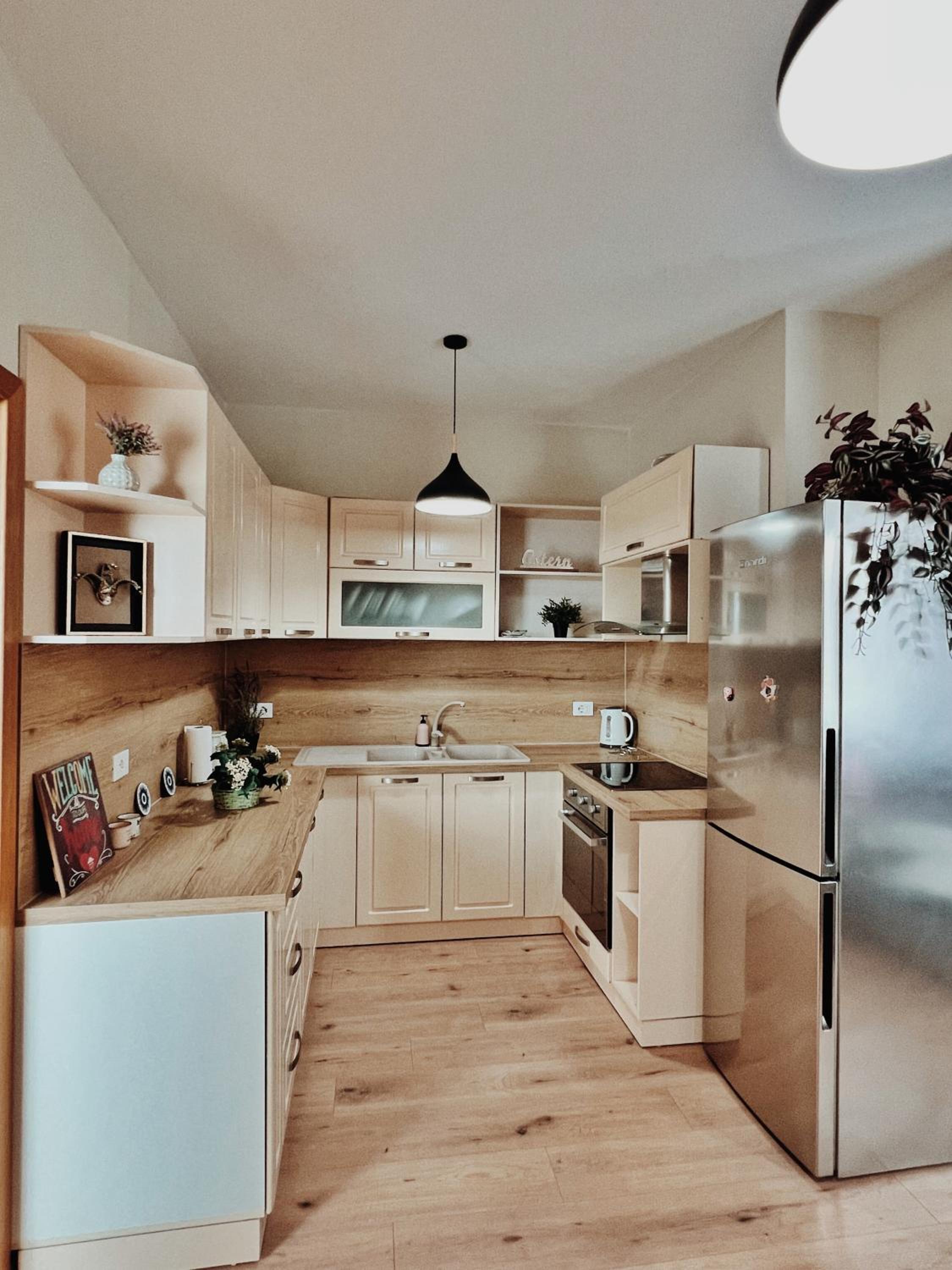 Cozy Rooftop Apartment - Your home, away from home!