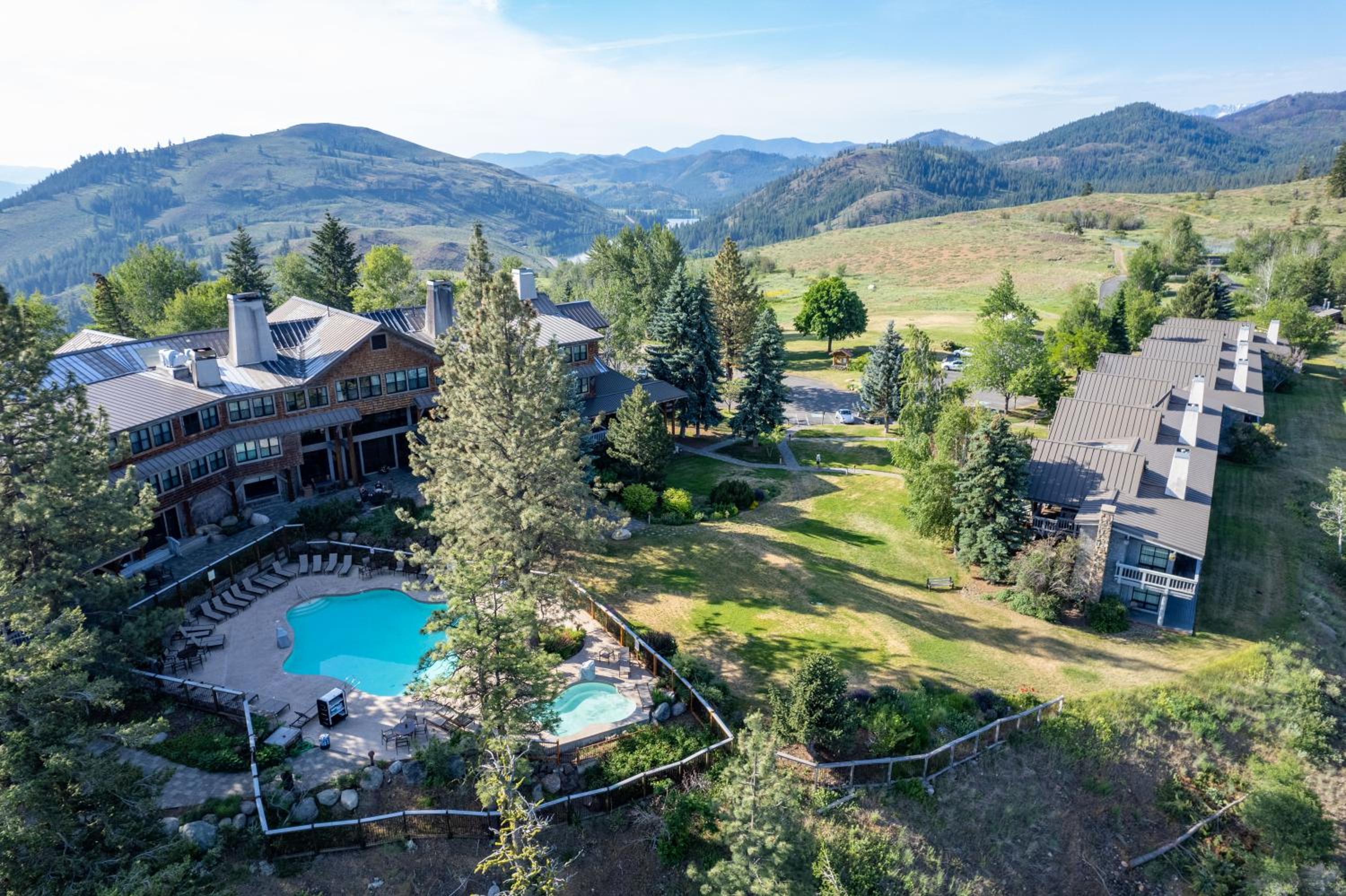 Sun Mountain Lodge
