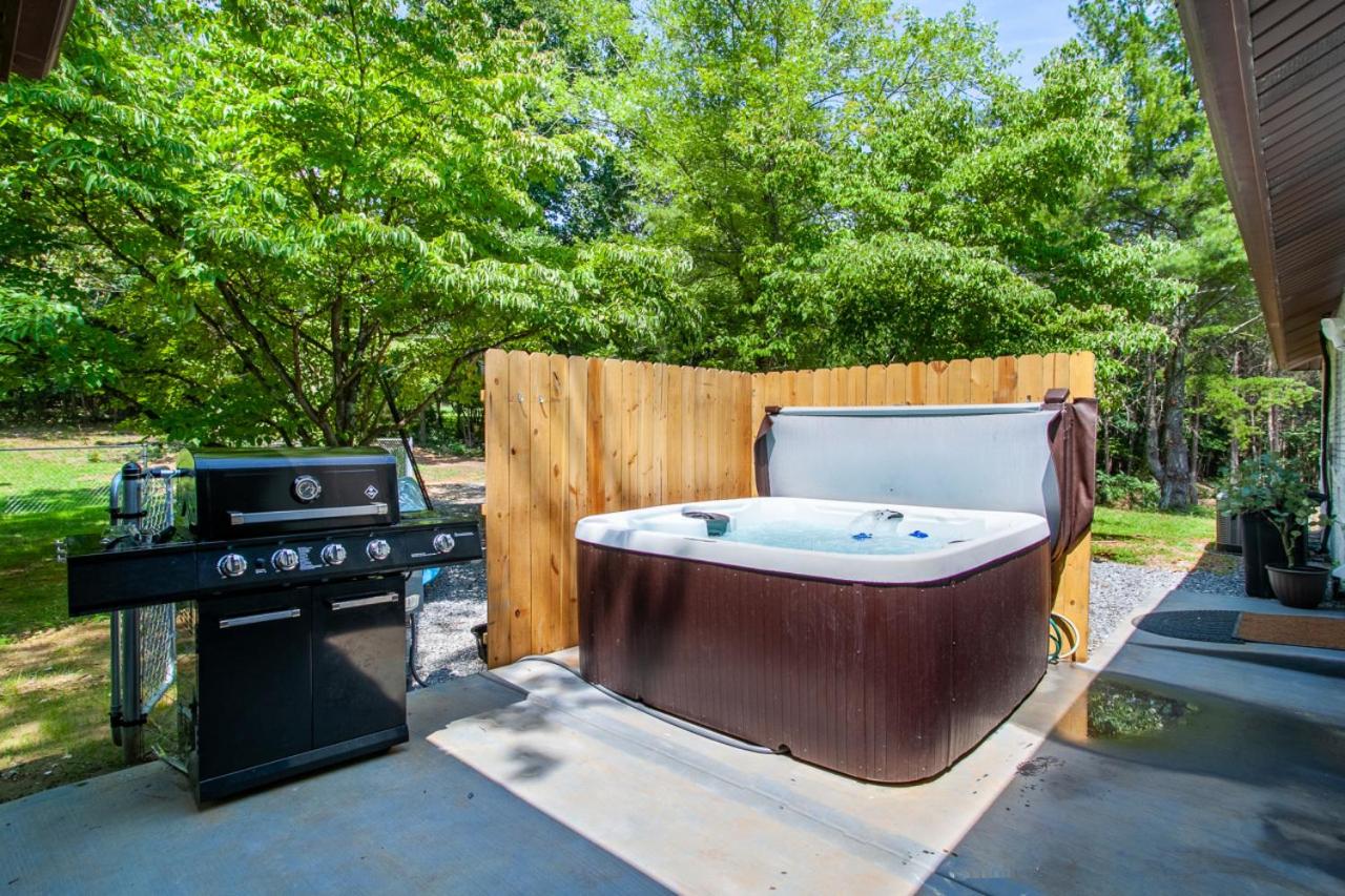Dogwood Vista - Hot Tub, Firepit, & Volleyball! view 2